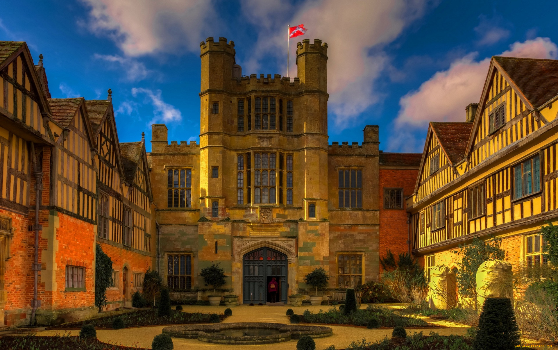 Town palace. Warwickshire Великобритания. Здания в королевстве Англии. Coughton Court, Warwickshire. Оксфорд город в Великобритании.